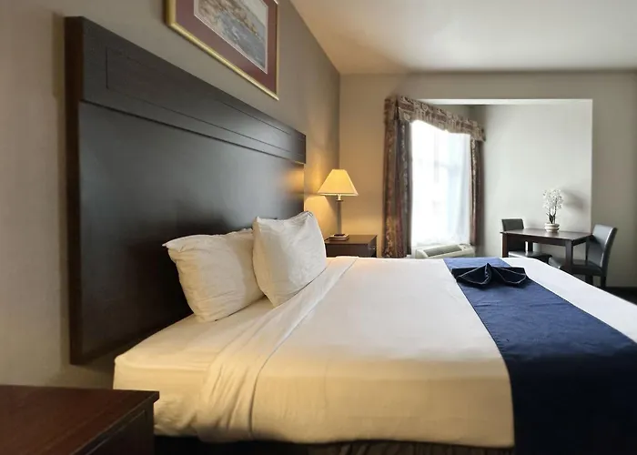 Bayvue Hotel, Resort & Suites